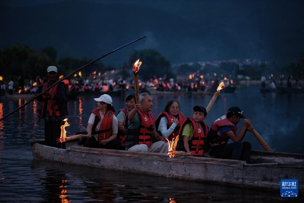 云南多地欢度火把节