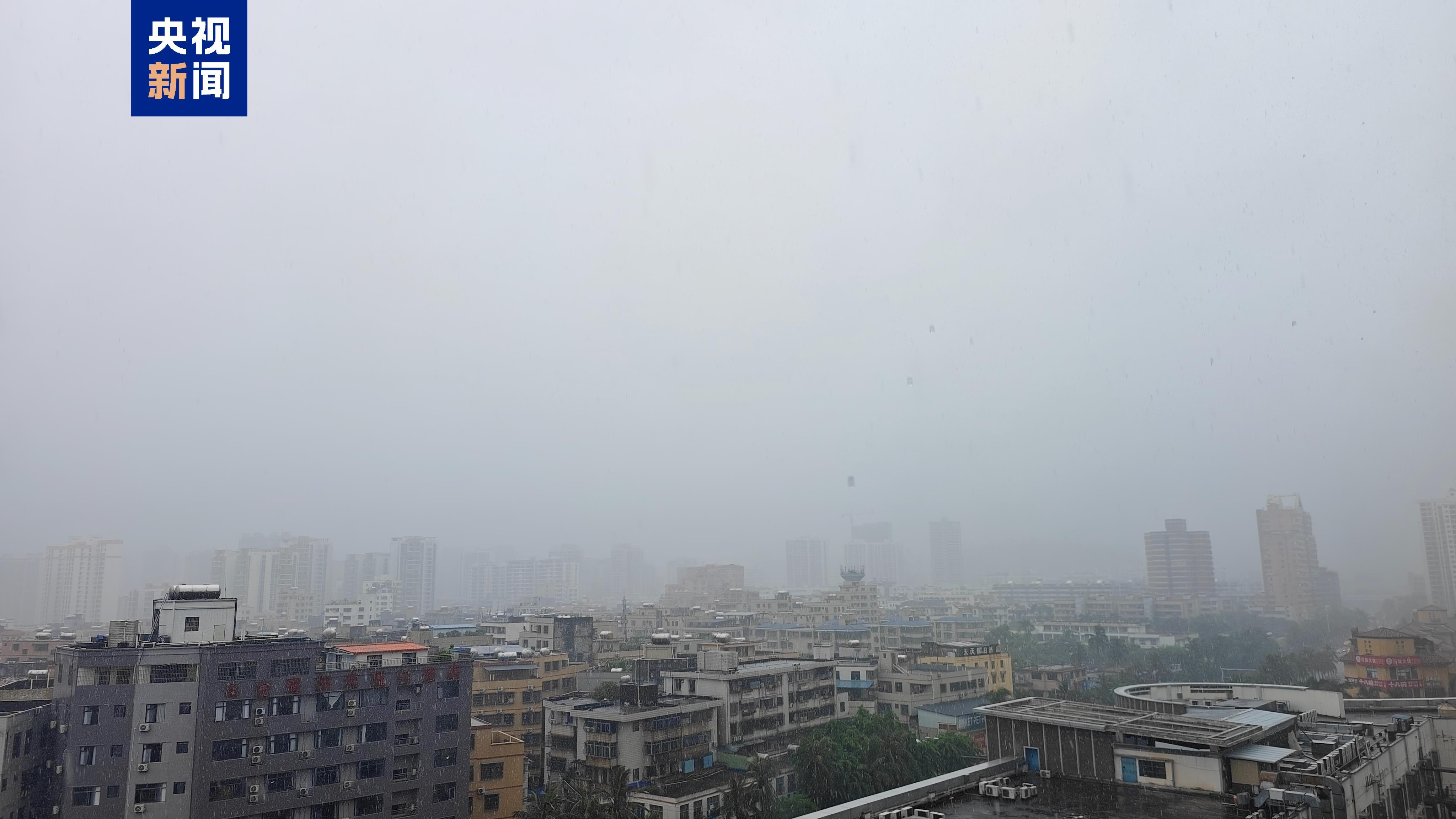 海南海口升级发布暴雨红色预警 美兰机场取消航班67架次 海南海口升级发布暴雨红色预警 美兰机场取消航班67架次