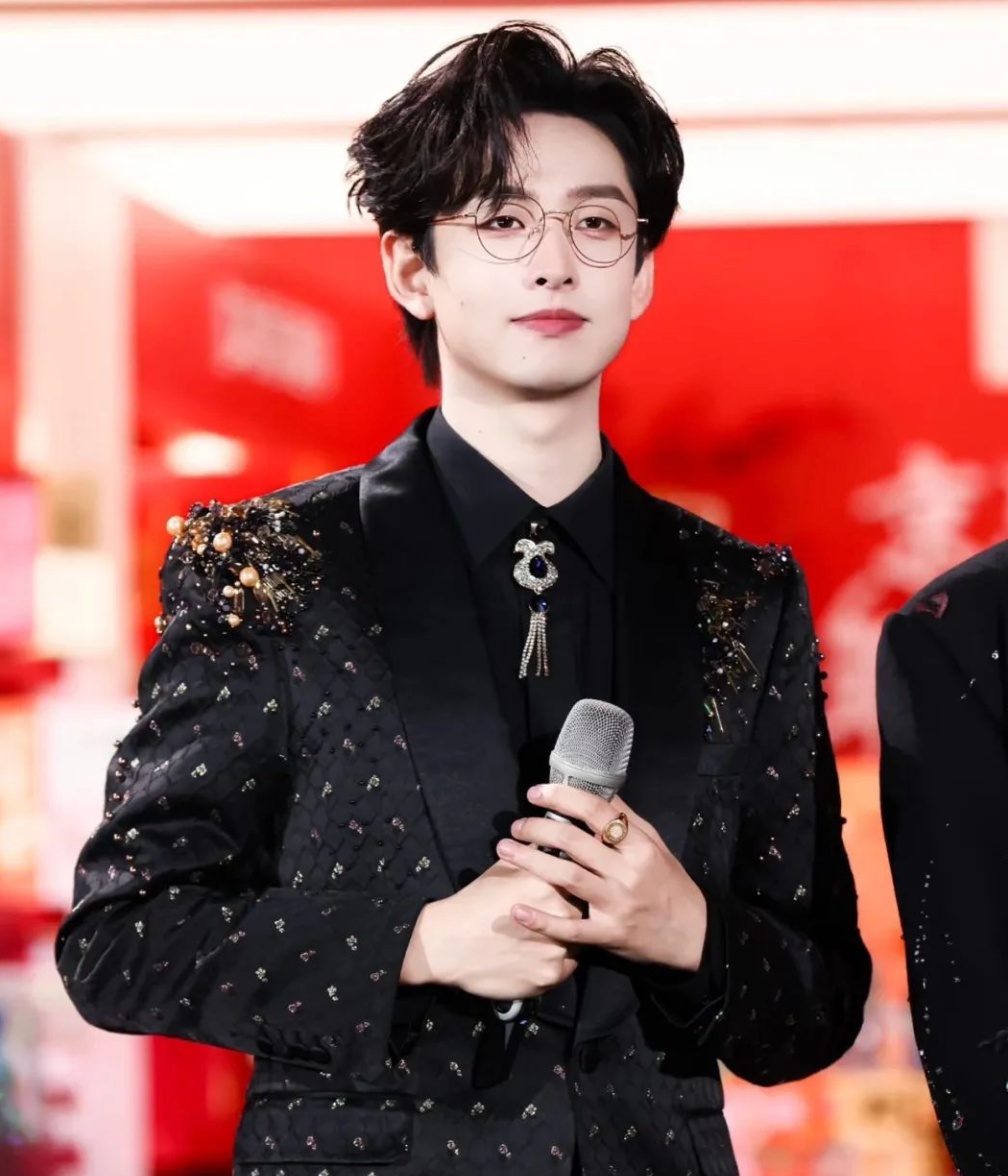 程潇自曝曾患双相情感障碍，在雨中奔跑大哭：不希望别人把我当成病人，不想所有人可怜我