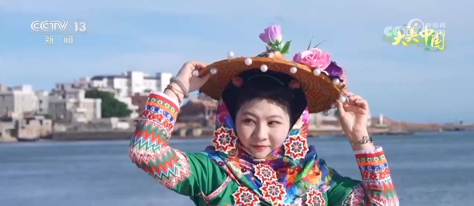 青峰翠壑、奇松怪石、碧海银沙……各地夏日美景勾勒出一幅盛夏绮丽画卷