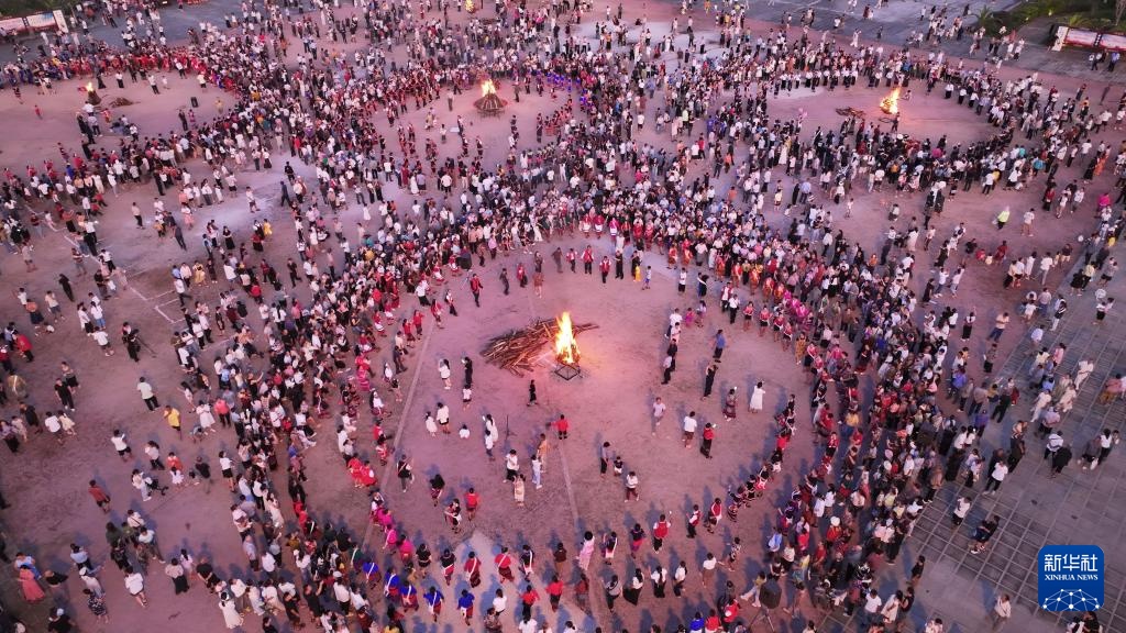 云南多地欢度火把节