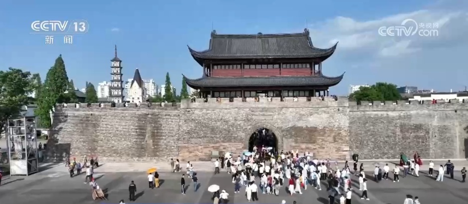 各地文旅市场“全面开花” 多重优惠多样体验助燃“夏日经济” 各地文旅市场“全面开花” 多重优惠多样体验助燃“夏日经济”