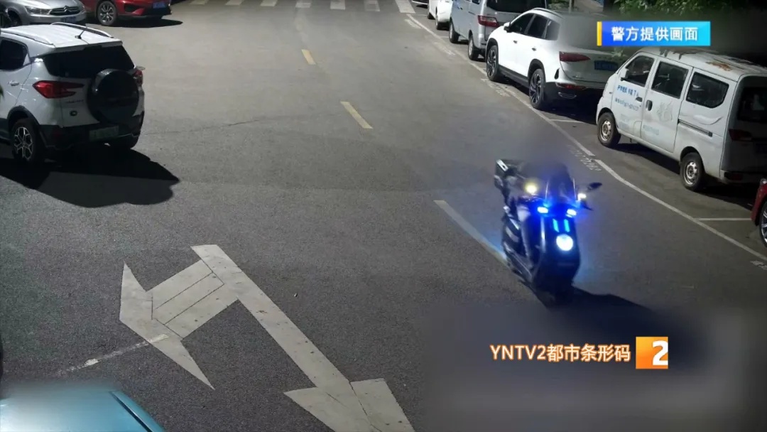 租车行老板兼职跑外卖，顺道偷电瓶！翻新后竟卖给……