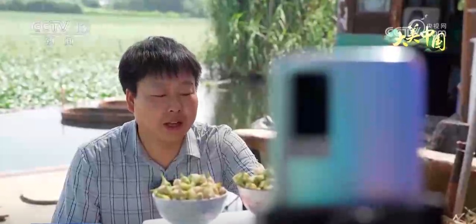 青峰翠壑、奇松怪石、碧海银沙……各地夏日美景勾勒出一幅盛夏绮丽画卷