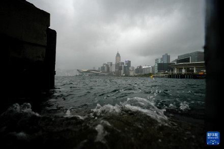 台风“韦帕”逼近 香港发出“十号风球”