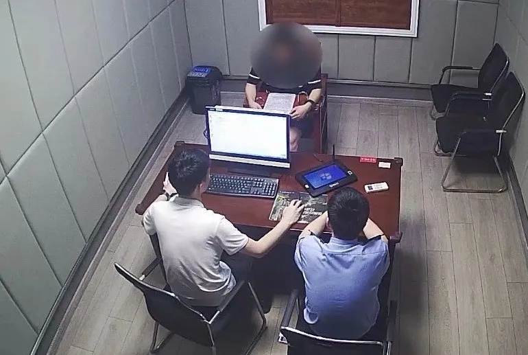 扎进体育馆看球,在逃人员高某被抓获! 扎进体育馆看球,在逃人员高某被抓获!