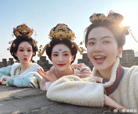 杨紫发长文告别：她会永远是我心中最美的一朵牡丹