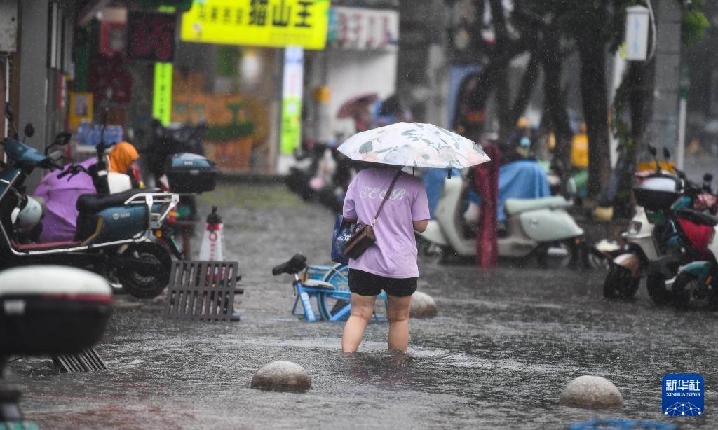 台风“韦帕”给海南带来强风雨天气