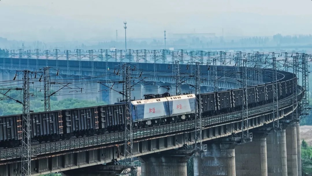 上半年国家铁路发送货物19.8亿吨，同比增长3.0%