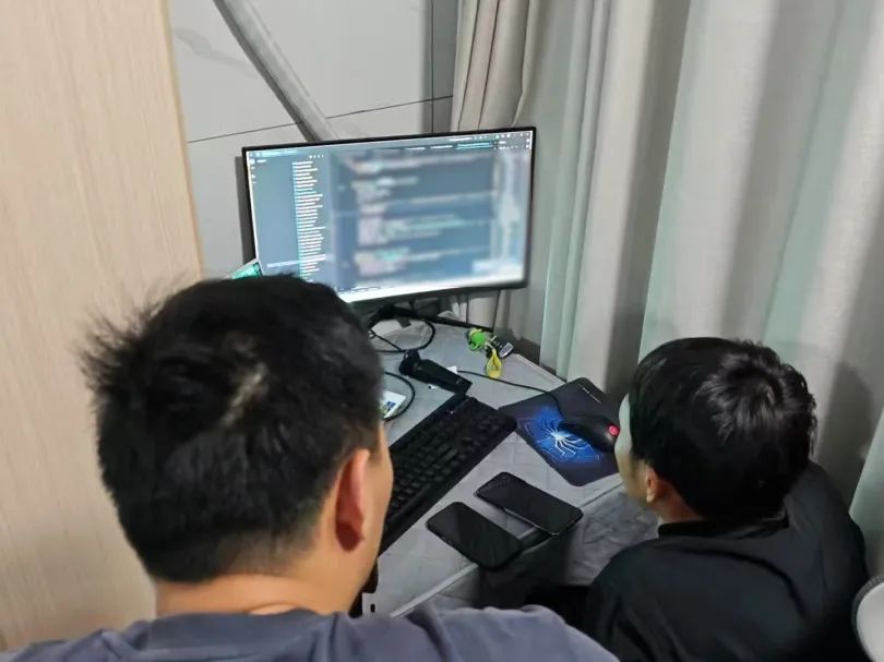 你是说有一家和我一模一样的店 然后所有差评都算在我头上了是吗