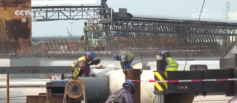 战酷暑、保施工 一线工作者们坚守岗位用汗水诠释责任与担当