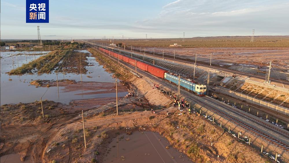 内蒙古包兰铁路因水害中断行车路段恢复通车