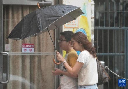 台风“韦帕”逼近 香港发出“十号风球”