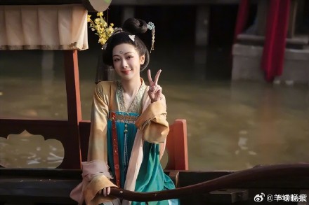杨紫发长文告别：她会永远是我心中最美的一朵牡丹