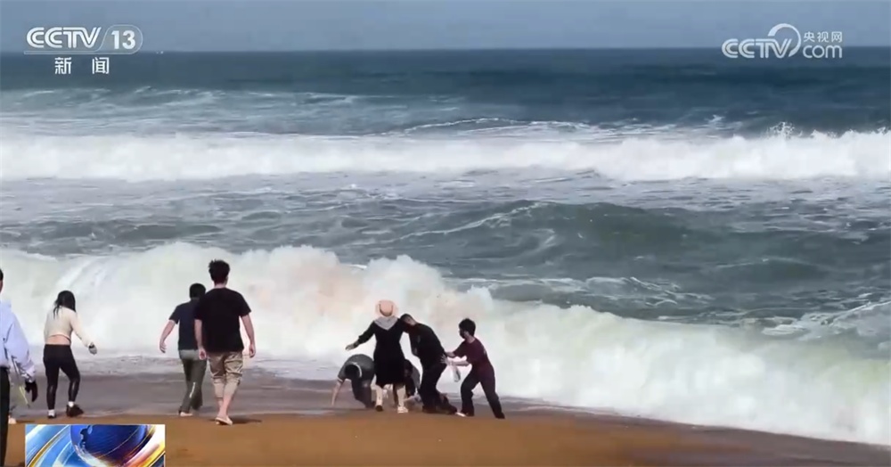 致敬！回顾见义勇为英雄模范英勇瞬间 他们用实际行动诠释“人间大爱”