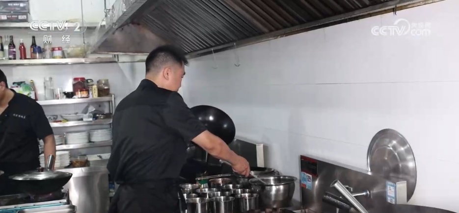 羊汤、火腿、冷馄饨……探寻各地独特的夏日美食，你最爱哪一款→