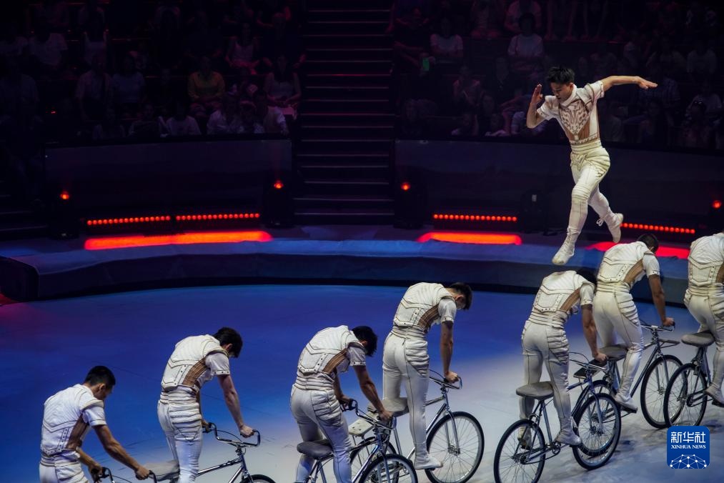 中国杂技在俄罗斯摘金夺铜