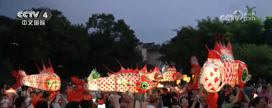 暑期各地文旅市场“热”力足 清凉“夜经济”激发消费新活力