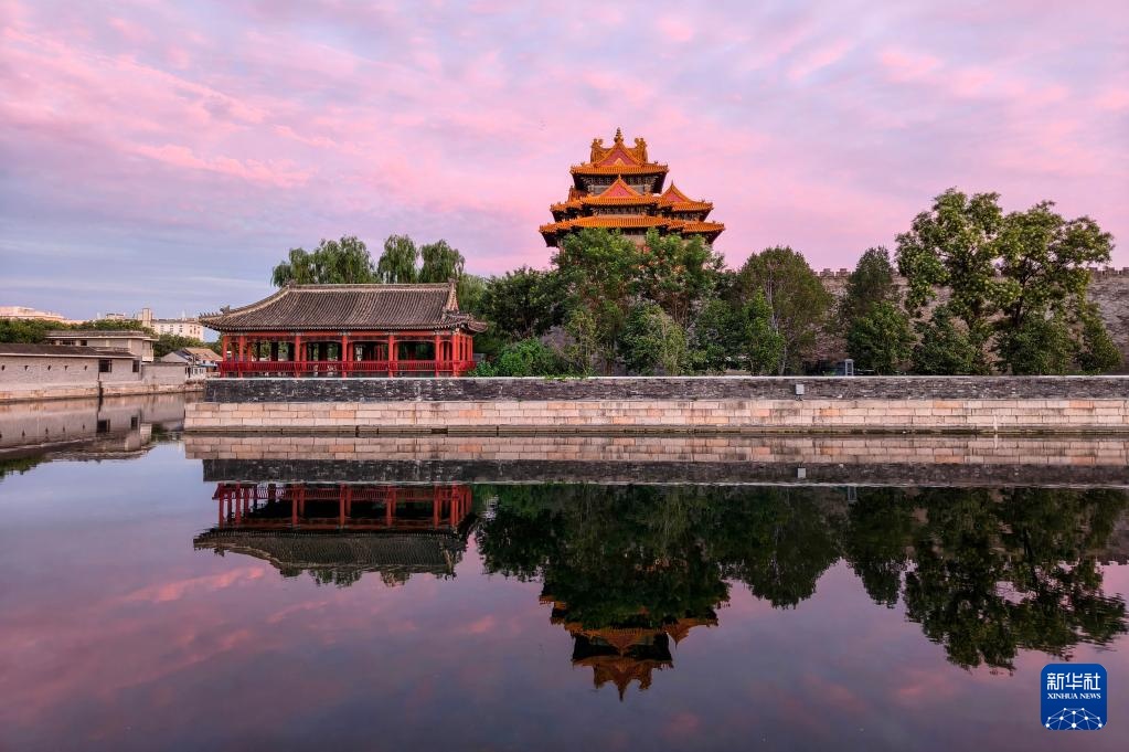 北京雨后迎晚霞