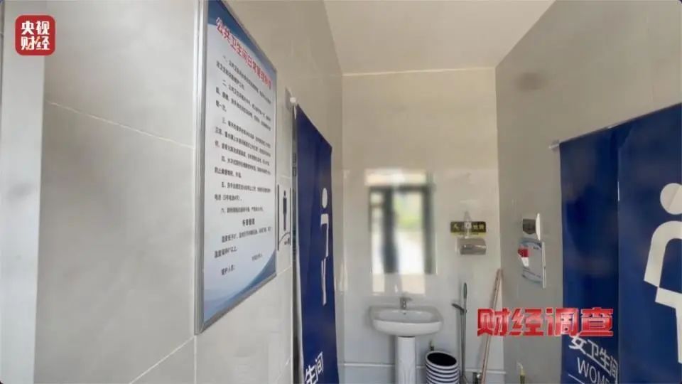 花几百万建新公厕,领导来了才能用?工作人员:村民素质不高 花几百万建新公厕,领导来了才能用?工作人员:村民素质不高