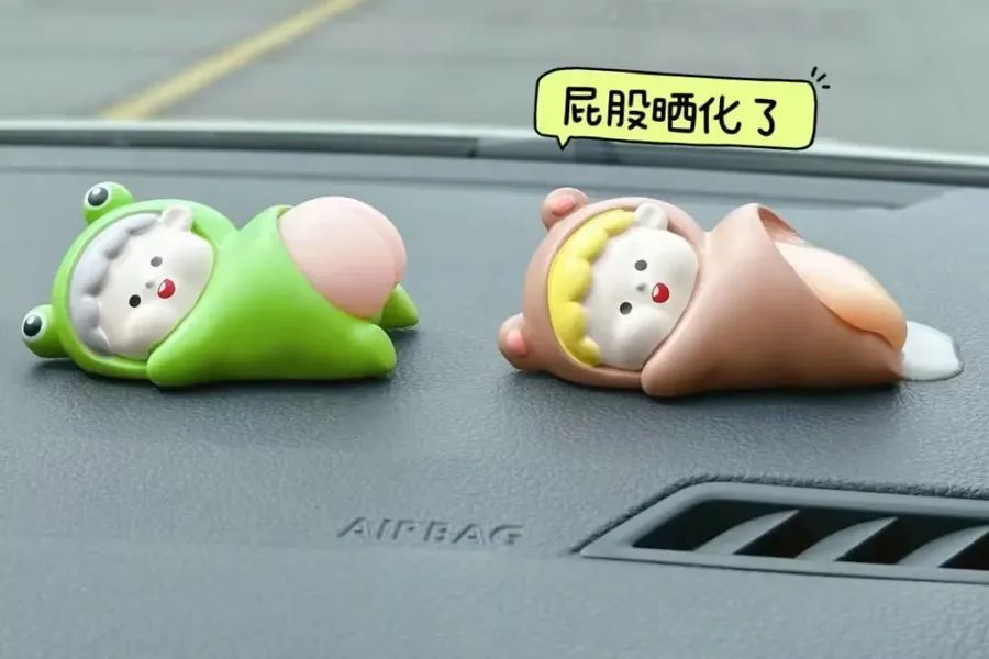 Labubu车内融化惨变Lababa！杭州人，快拿走车内的这些......