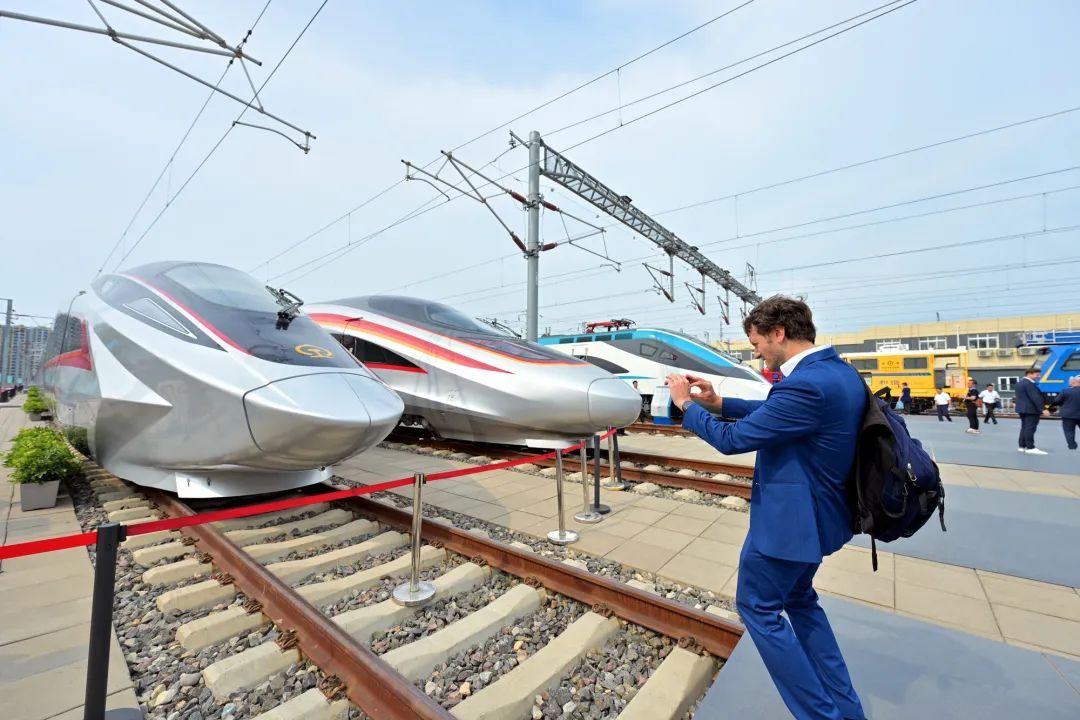 成渝中线高铁新进展!将实现时速400公里运营 成渝中线高铁新进展!将实现时速400公里运营