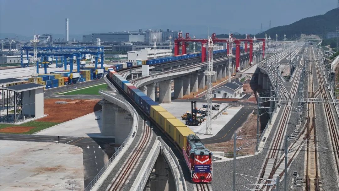 高铁飞机自驾游……更多出行方式自由切换！只因路网悄悄变了样