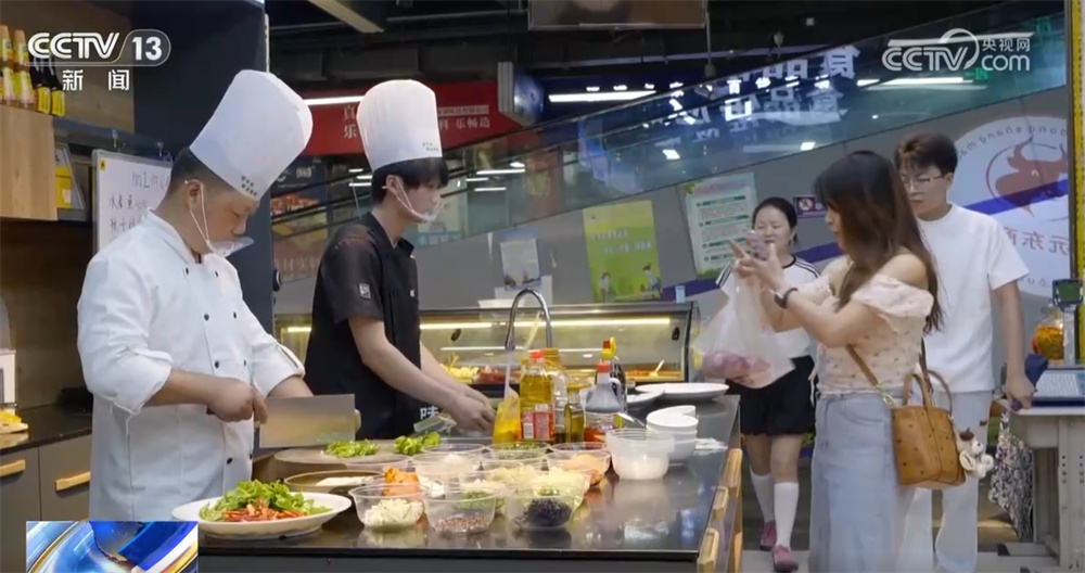 “小”服务托举民生“大”福祉 新尝试新花样掀起菜市场“焕新”热浪