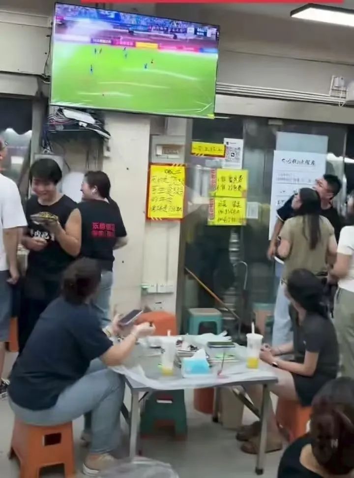 场内近3万人，“第二现场”30万人！