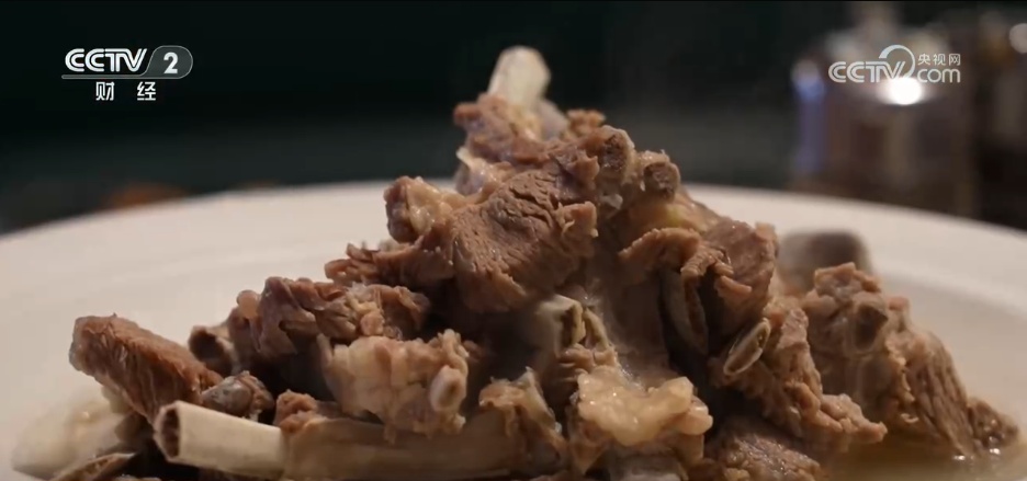 羊汤、火腿、冷馄饨……探寻各地独特的夏日美食，你最爱哪一款→