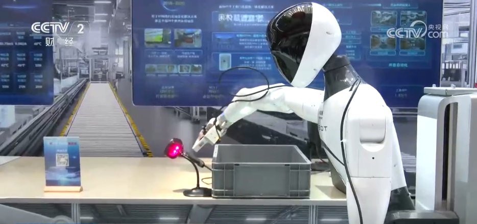 大模型“下工厂” 智联网“上高速” 我国新型工业化向“新”而行“蹄疾步稳”