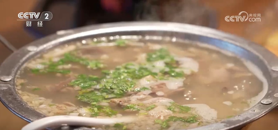 羊汤、火腿、冷馄饨……探寻各地独特的夏日美食，你最爱哪一款→