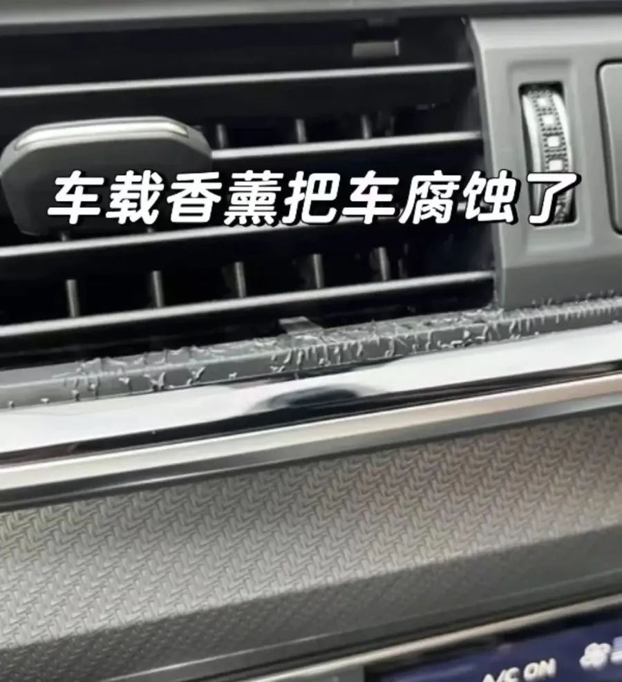 Labubu车内融化惨变Lababa！杭州人，快拿走车内的这些......