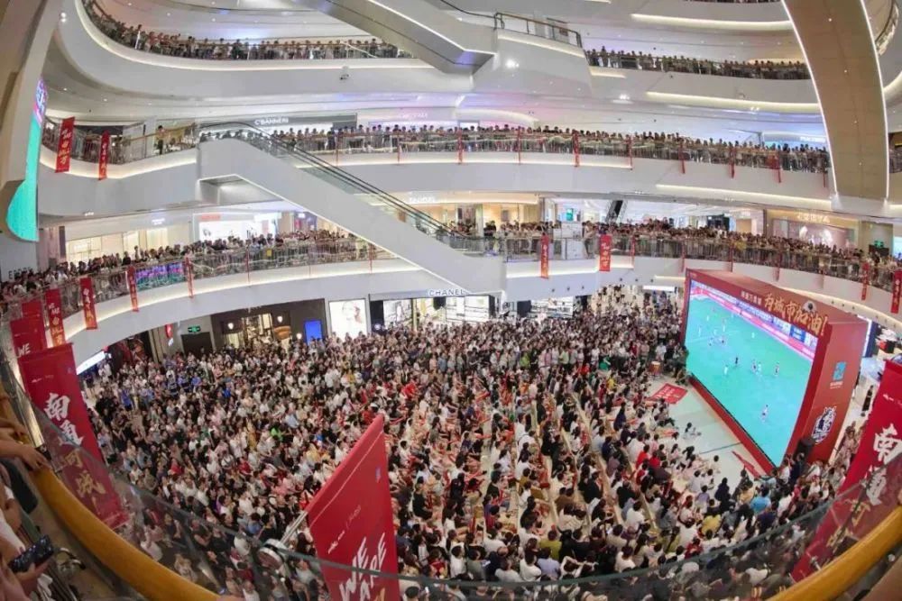 场内近3万人，“第二现场”30万人！