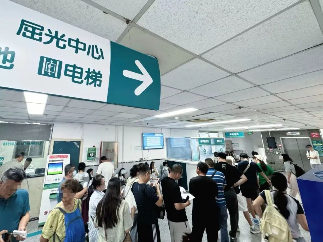 这个夏天，做近视矫正手术的年轻人越来越多