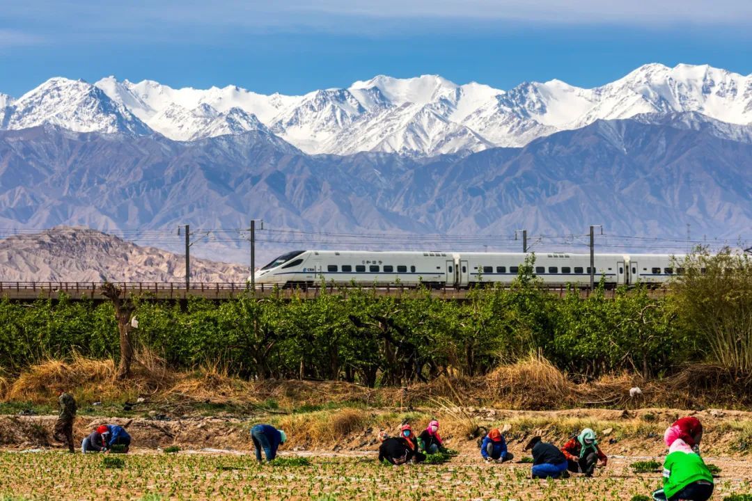 别只刷手机！坐动车经过这里时，窗外有惊喜