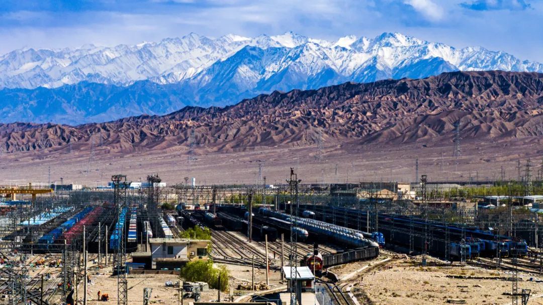 别只刷手机！坐动车经过这里时，窗外有惊喜