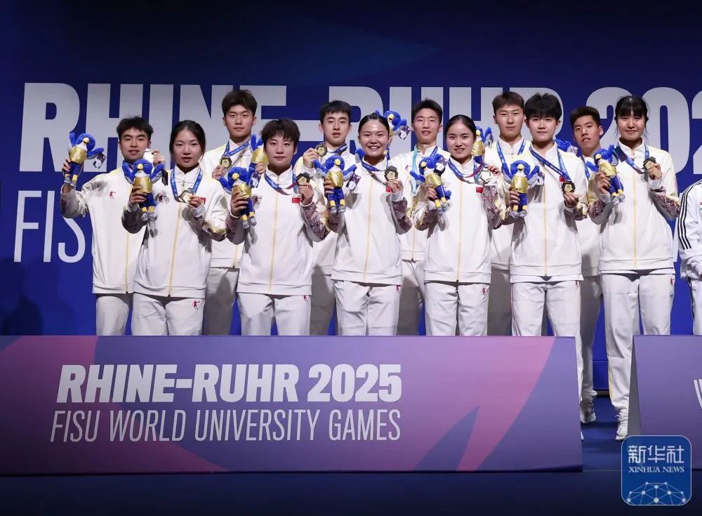 中国队获得羽毛球混合团体冠军