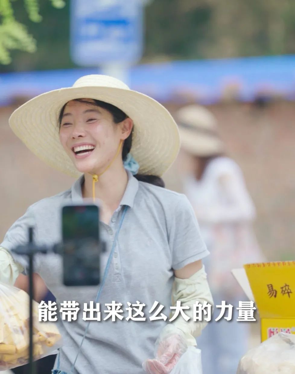 卖豆腐的27岁河南姑娘，坐拥800多万粉丝，李福贵凭什么走红