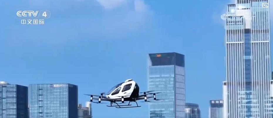 “低空 +”赋能千行百业 中国低空经济“振翅高飞”