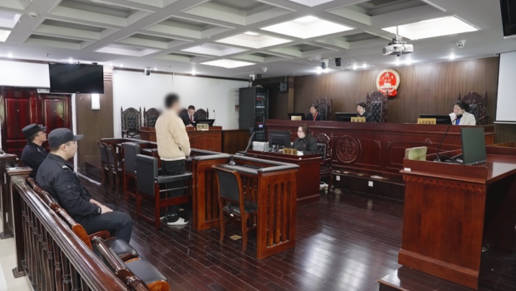 6年网恋花费60万，“女友”竟是同屋工友！