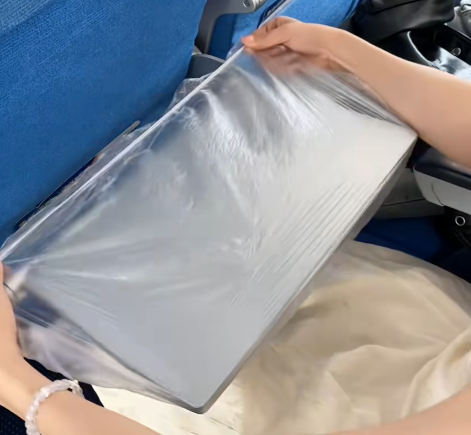 高铁一次性座椅套卖爆了！网友却吵翻……12306回应→