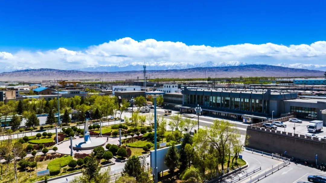 别只刷手机！坐动车经过这里时，窗外有惊喜