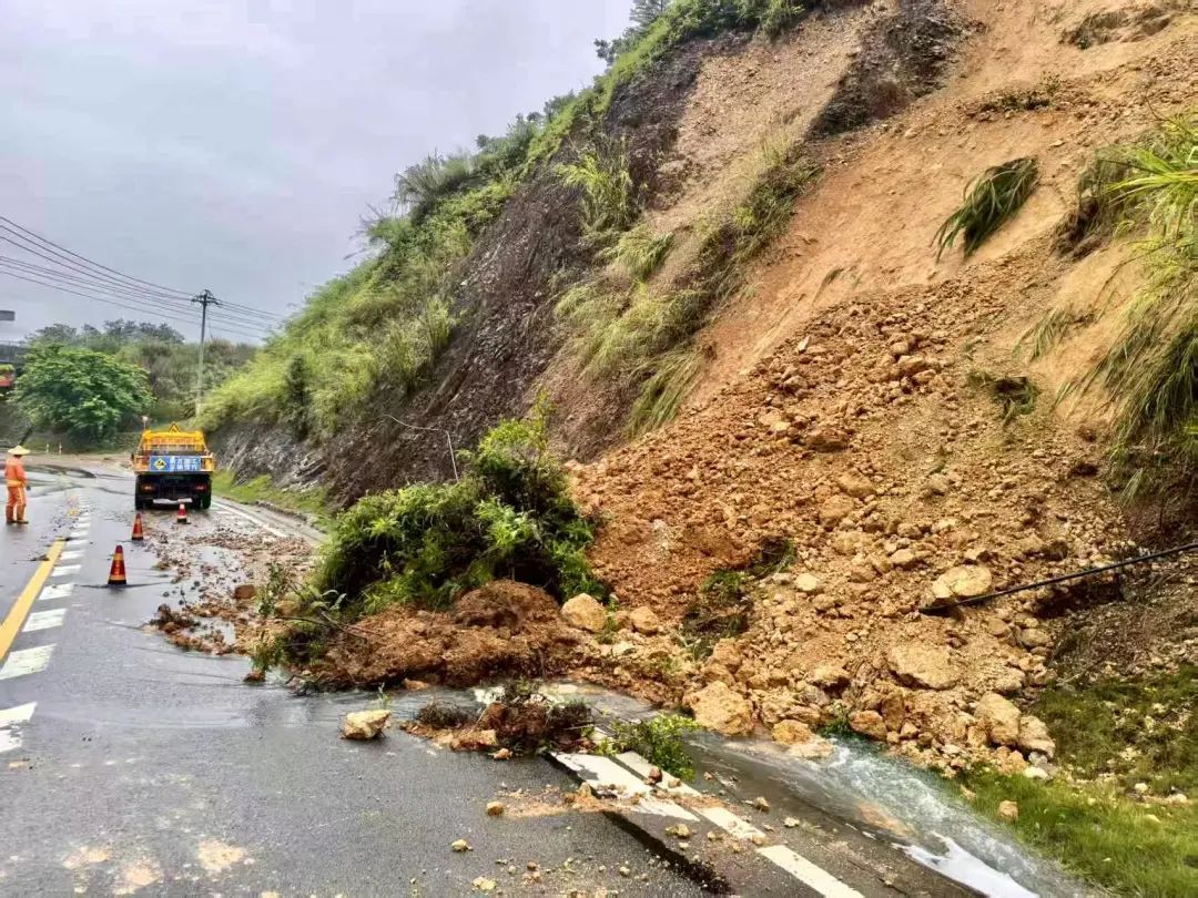 福建省气象台继续发布“暴雨预警Ⅱ级”！这些路段传来新消息