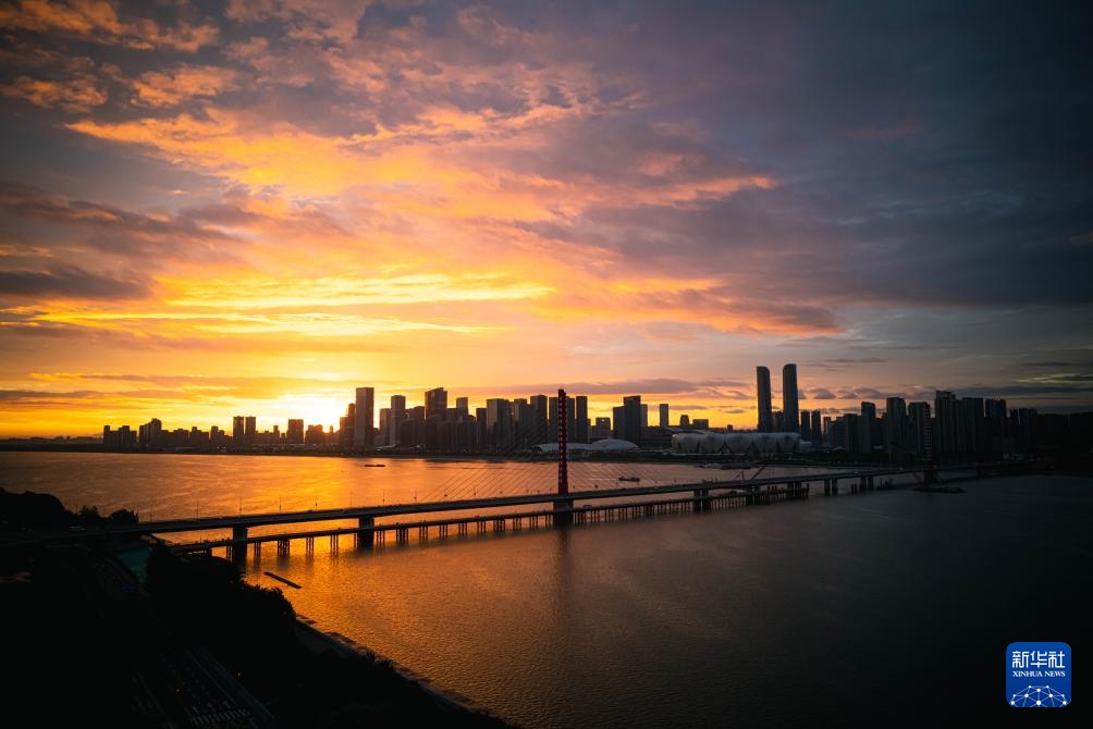 浙江杭州:彩虹伴霞光 浙江杭州:彩虹伴霞光