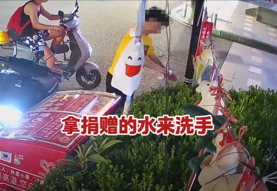 上万人“云监工”！深夜有人连续“扫货”，网友怒了：太缺德！