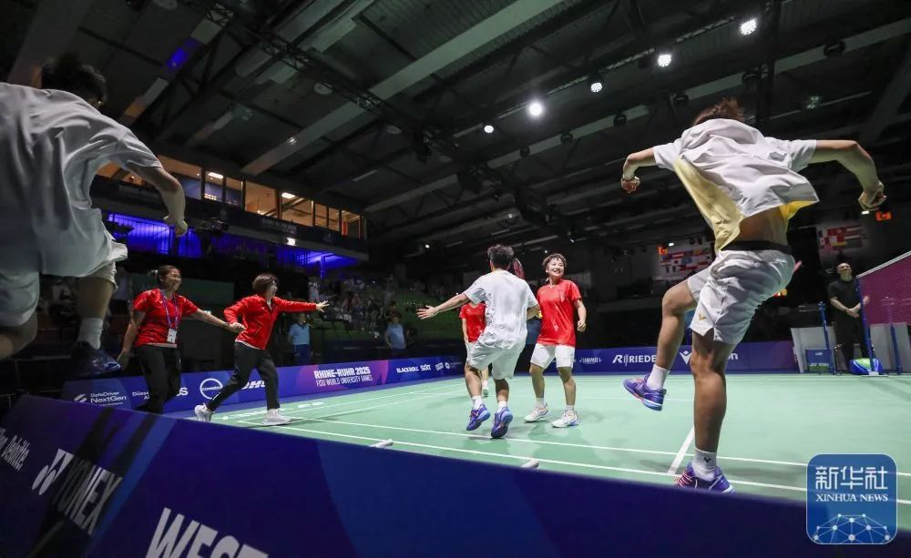 中国队获得羽毛球混合团体冠军