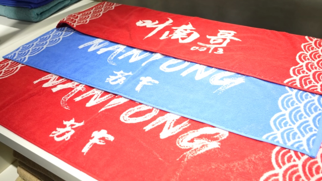 扬州“包子”踢足球、南通毛巾上赛场……“苏超”带火江苏文创