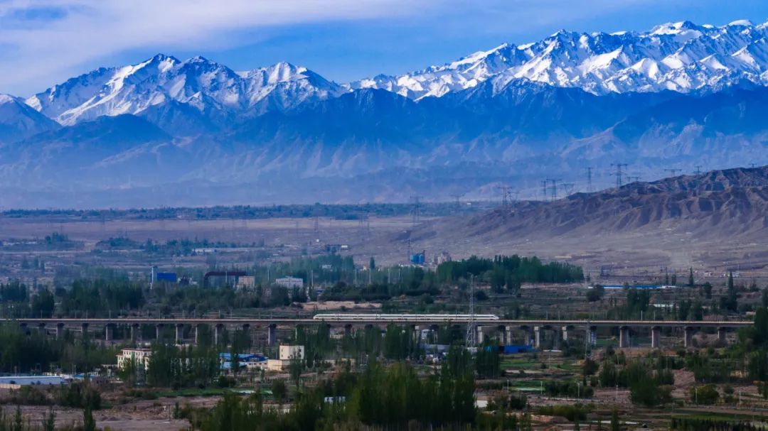 别只刷手机！坐动车经过这里时，窗外有惊喜