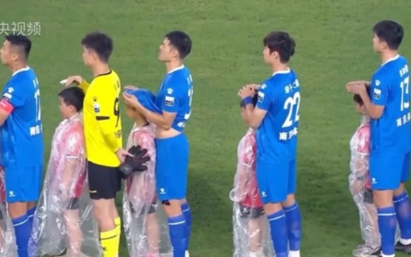 谁是下一个寇程、李贤成？“苏超”，托起更多少年的足球梦！